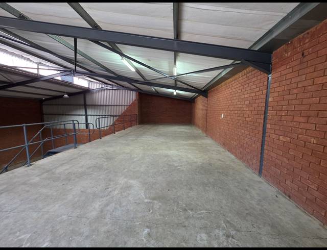 352M² WAREHOUSE TO LET IN ORMONDE